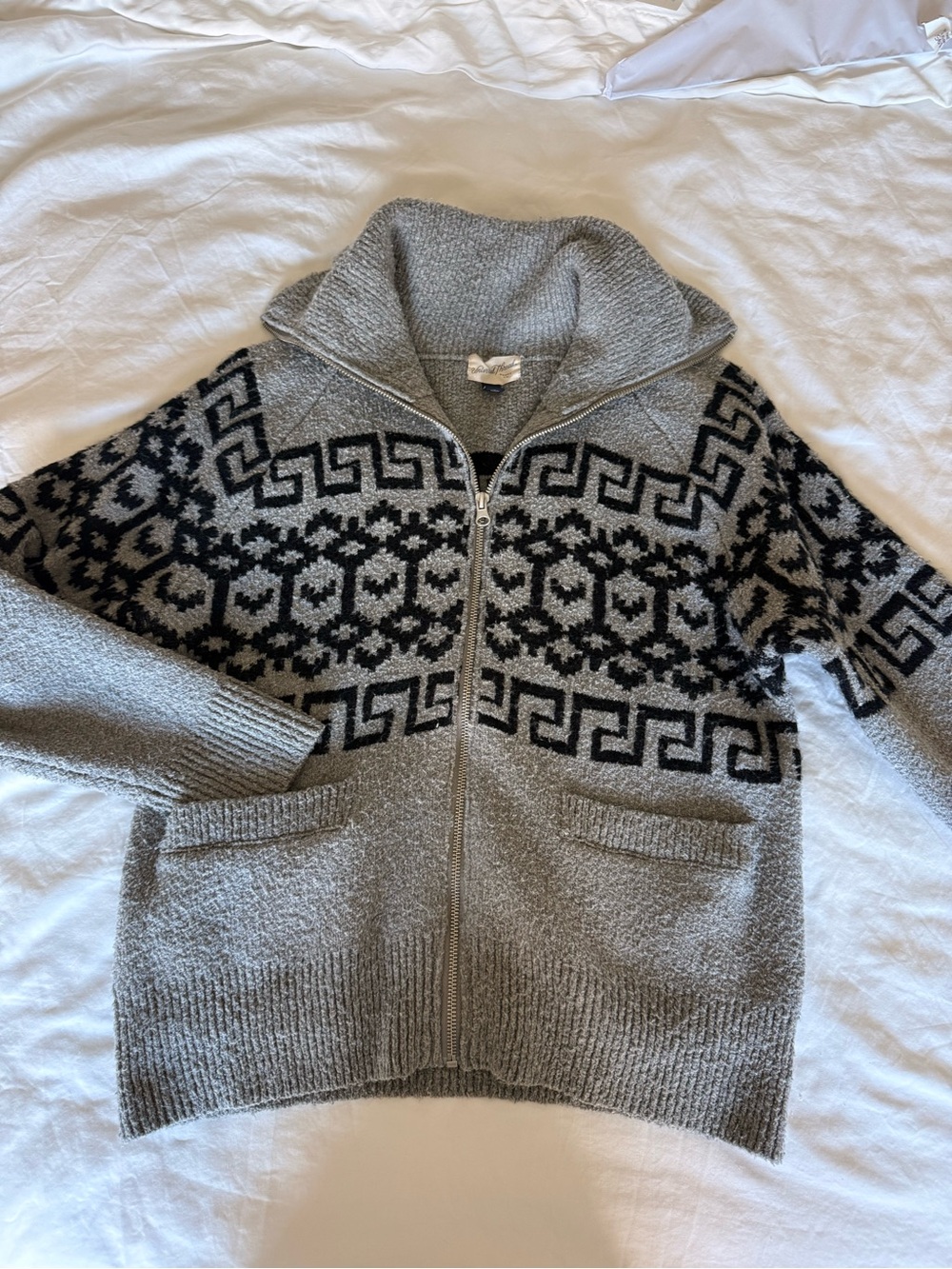 Universal Thread Gray and Black Patterned Zip Cardigan